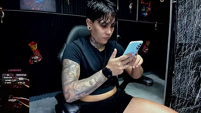 ZhoeStrong online show from December 2025 10:36:02 PM