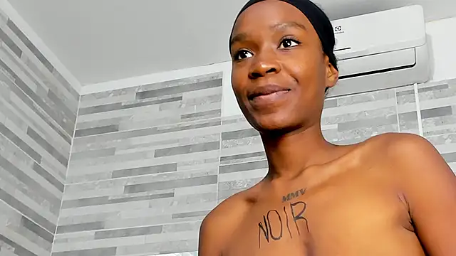 Snapshot of ebony_march chatting on September 2025 07:03:02 PM ebony march online show from September 2025 07:03:02 PM