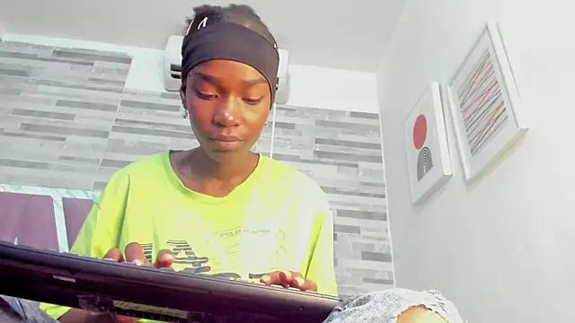 Snapshot of ebony_march chatting on October 2025 06:42:01 PM ebony march online show from October 2025 06:42:01 PM