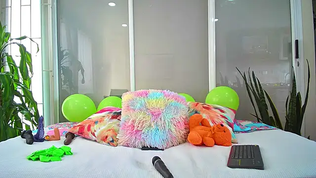 oriana thomson2 online show from March 2025 06:23:02 PM