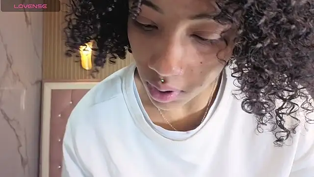 Violeth b online show from December 2025 01:05:01 PM