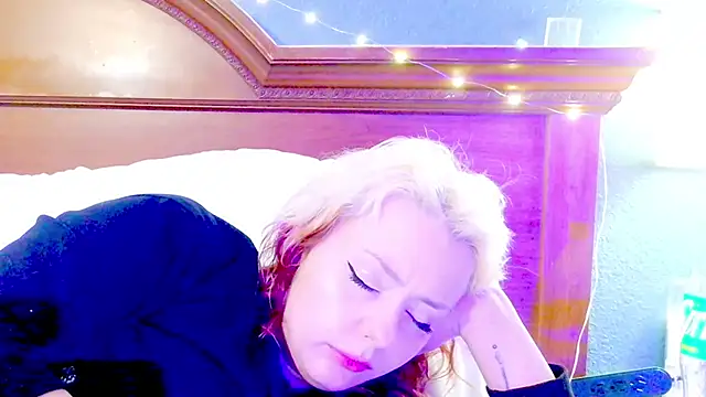 Snapshot of SkarlettRose96 chatting on April 2026 12:45:02 AM SkarlettRose96 online show from April 2026 12:45:02 AM