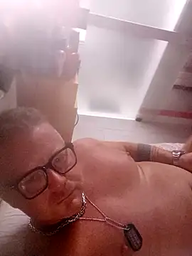 Snapshot of swingr chatting on December 2024 12:30:02 AM swingr online show from December 2024 12:30:02 AM