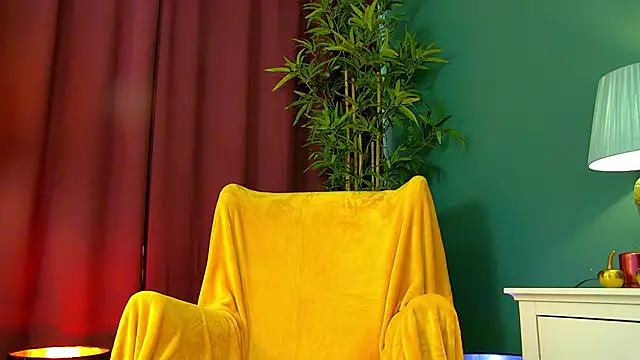 Snapshot of Foxxxy_MILF chatting on March 2025 08:15:01 AM Foxxxy MILF online show from March 2025 08:15:01 AM