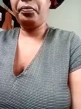 Snapshot of 2Sweetysmile chatting on April 2026 10:15:02 AM 2Sweetysmile online show from April 2026 10:15:02 AM