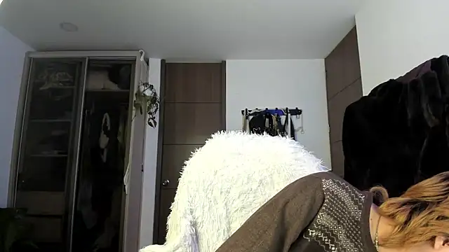 santy-kitty online show from March 2025 06:03:01 AM