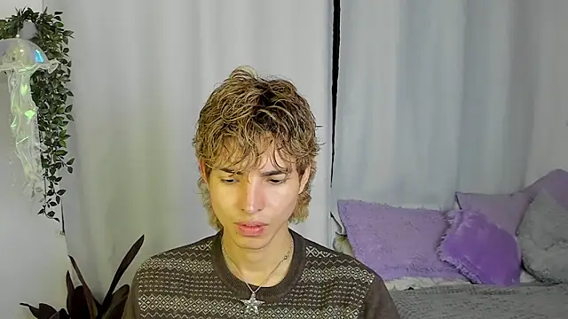 santy-kitty online show from September 2025 02:49:02 AM