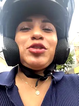 perlita05 online show from October 2025 05:36:01 PM