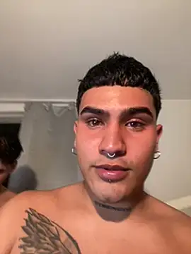 Snapshot of MatheoVelez chatting on January 2025 03:33:01 AM MatheoVelez online show from January 2025 03:33:01 AM