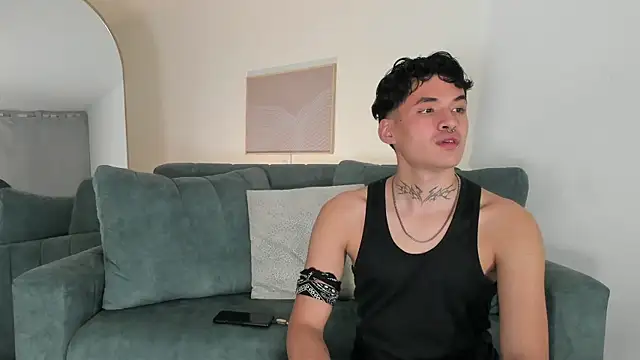 Snapshot of MatheoVelez chatting on March 2025 09:00:01 AM MatheoVelez online show from March 2025 09:00:01 AM