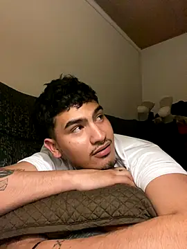 Snapshot of MatheoVelez chatting on September 2025 04:34:02 AM MatheoVelez online show from September 2025 04:34:02 AM