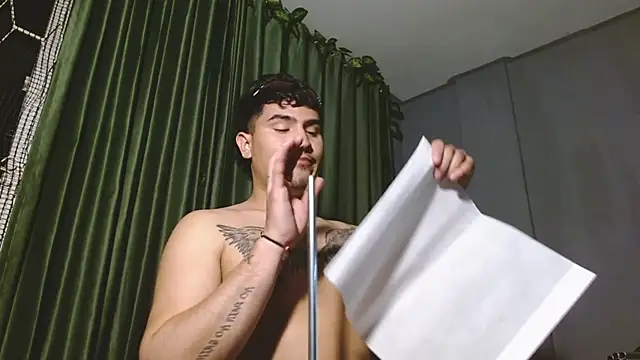 Snapshot of MatheoVelez chatting on September 2025 01:27:01 AM MatheoVelez online show from September 2025 01:27:01 AM