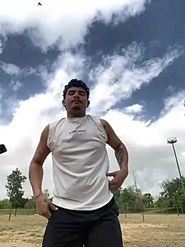 Snapshot of MatheoVelez chatting on April 2026 09:11:02 AM MatheoVelez online show from April 2026 09:11:02 AM