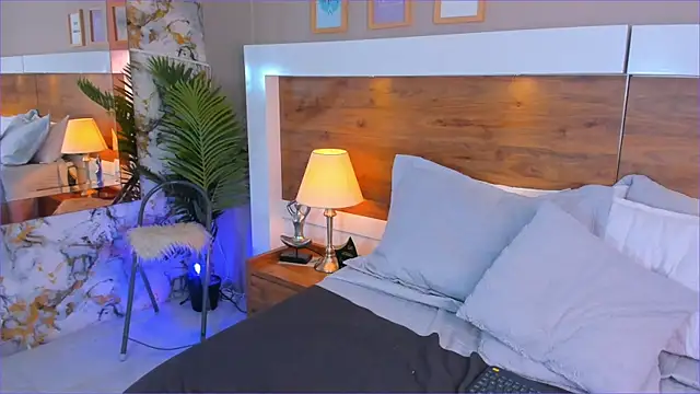 Snapshot of EmaBakker chatting on January 2026 05:27:02 PM EmaBakker online show from January 2026 05:27:02 PM