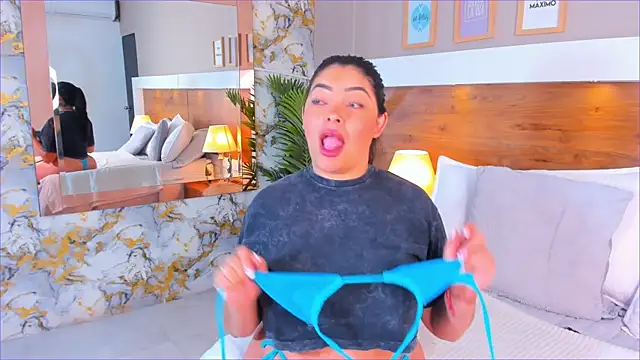 Snapshot of EmaBakker chatting on January 2026 11:23:02 AM EmaBakker online show from January 2026 11:23:02 AM