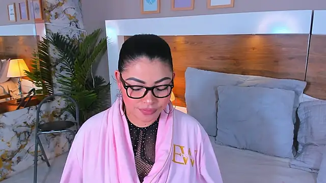 Snapshot of EmaBakker chatting on February 2026 05:29:01 AM EmaBakker online show from February 2026 05:29:01 AM