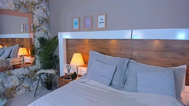 Snapshot of EmaBakker chatting on March 2026 09:11:02 AM EmaBakker online show from March 2026 09:11:02 AM