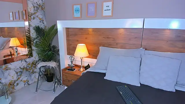 Snapshot of EmaBakker chatting on March 2026 10:55:02 AM EmaBakker online show from March 2026 10:55:02 AM