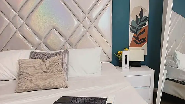 Lana-Gross online show from March 2025 07:49:02 PM