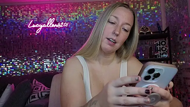 lucyallen4201 online show from November 2025 11:42:02 AM