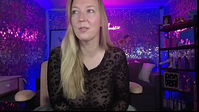 Snapshot of lucyallen4201 chatting on June 2026 10:19:02 AM lucyallen4201 online show from June 2026 10:19:02 AM