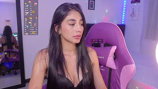 Snapshot of JulietaCheerr chatting on April 2026 11:46:02 PM JulietaCheerr online show from April 2026 11:46:02 PM