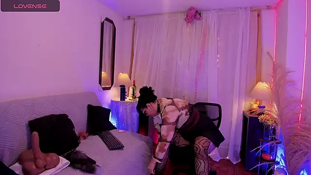 Snapshot of Venus_R0se chatting on March 2026 08:15:01 AM Venus R0se online show from March 2026 08:15:01 AM