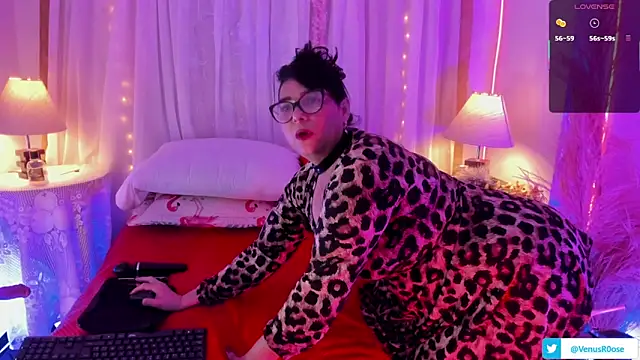 Snapshot of Venus_R0se chatting on April 2026 09:51:02 AM Venus R0se online show from April 2026 09:51:02 AM