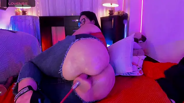 Snapshot of Venus_R0se chatting on April 2026 04:28:01 AM Venus R0se online show from April 2026 04:28:01 AM