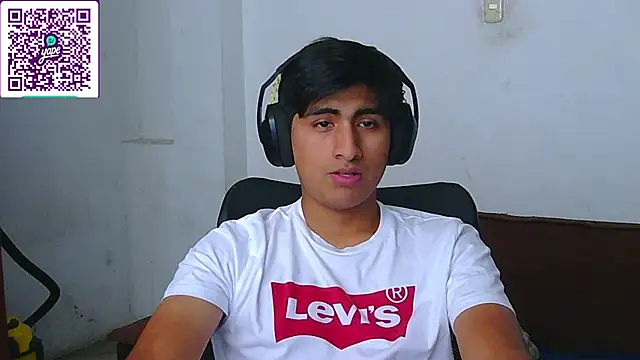 Snapshot of CzarPM chatting on December 2025 07:40:02 PM CzarPM online show from December 2025 07:40:02 PM