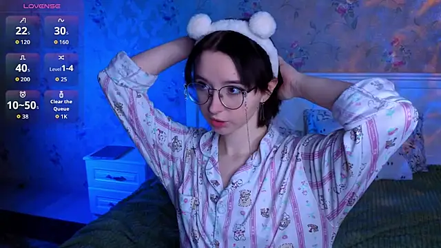 Nora Failure online show from December 2025 11:30:02 AM