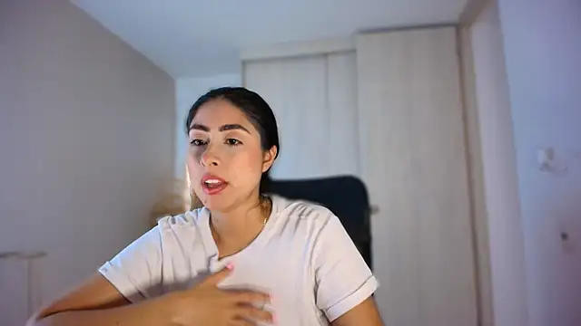 auroracaruso11 online show from July 2026 07:01:02 PM