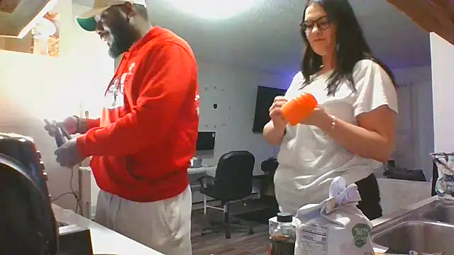 Snapshot of Stayinalive1992 chatting on December 2024 04:06:01 AM Stayinalive1992 online show from December 2024 04:06:01 AM