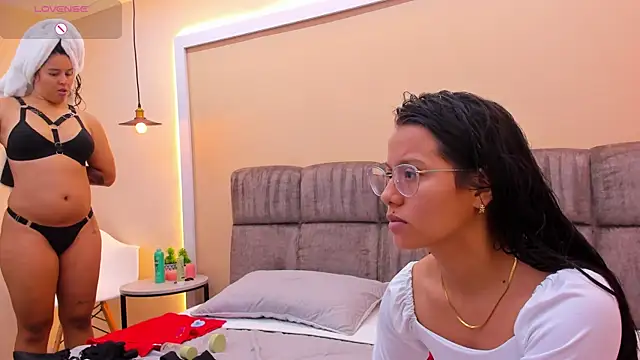 Snapshot of Dilan_y_Mia chatting on December 2024 12:42:01 PM Dilan y Mia online show from December 2024 12:42:01 PM