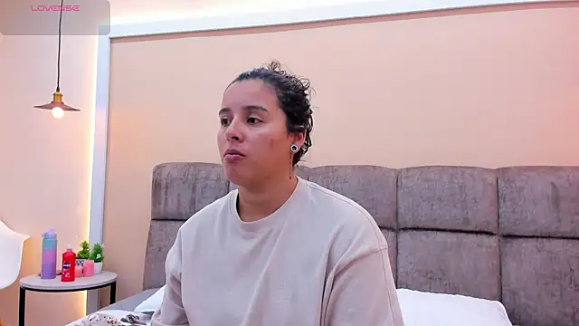 Snapshot of Dilan_y_Mia chatting on January 2025 12:20:01 PM Dilan y Mia online show from January 2025 12:20:01 PM