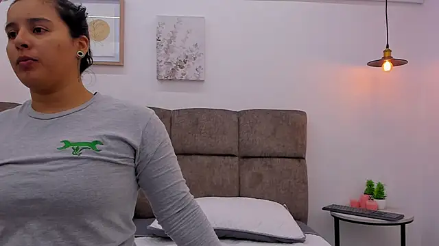 Snapshot of Dilan_y_Mia chatting on January 2025 12:38:01 PM Dilan y Mia online show from January 2025 12:38:01 PM