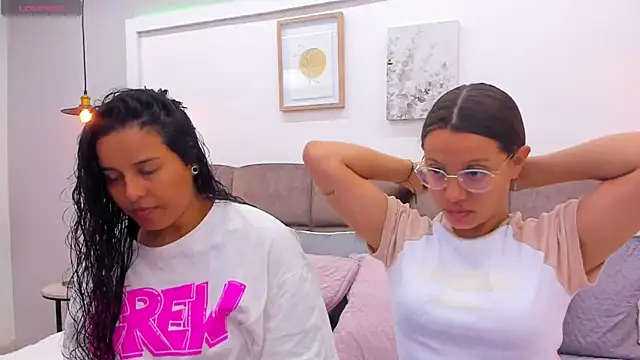 Snapshot of Dilan_y_Mia chatting on March 2025 12:19:02 PM Dilan y Mia online show from March 2025 12:19:02 PM