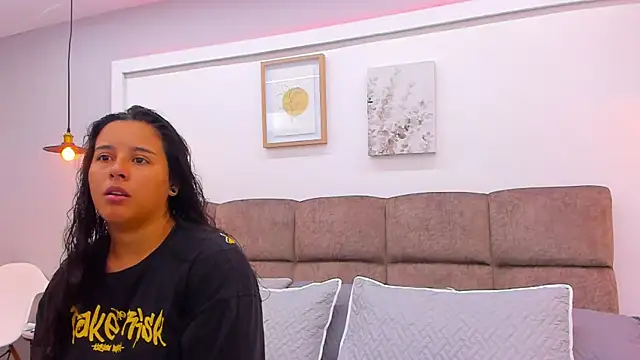 Snapshot of Dilan_y_Mia chatting on March 2025 12:35:02 PM Dilan y Mia online show from March 2025 12:35:02 PM