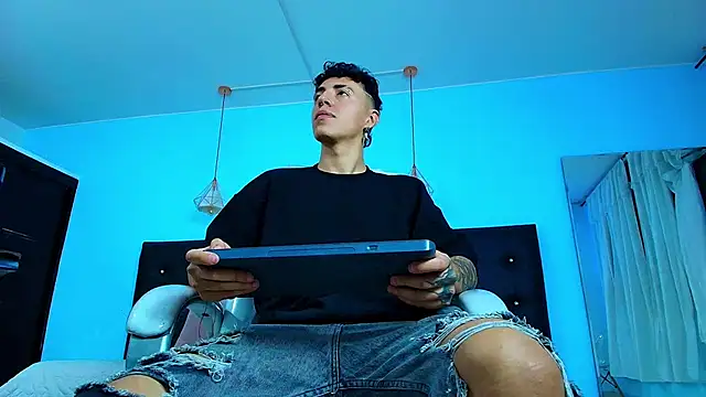 Lobo 17  online show from February 2025 04:25:02 AM