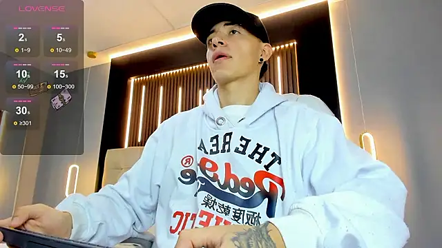 Snapshot of Lobo_17_ chatting on March 2026 03:47:01 AM Lobo 17 online show from March 2026 03:47:01 AM