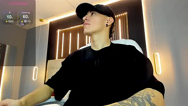 Snapshot of Lobo_17_ chatting on March 2026 02:48:01 AM Lobo 17 online show from March 2026 02:48:01 AM