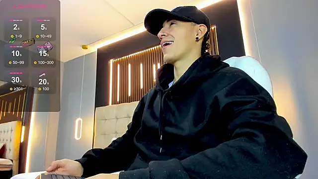 Snapshot of Lobo_17_ chatting on March 2026 04:06:02 AM Lobo 17 online show from March 2026 04:06:02 AM