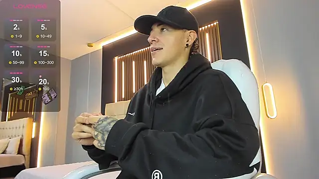 Snapshot of Lobo_17_ chatting on March 2026 03:34:02 AM Lobo 17 online show from March 2026 03:34:02 AM