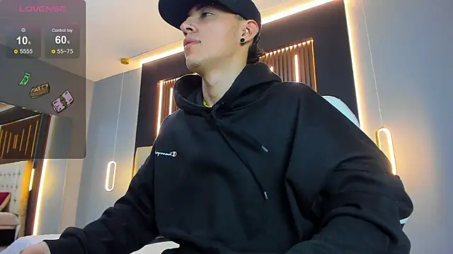 Snapshot of Lobo_17_ chatting on March 2026 04:15:02 AM Lobo 17 online show from March 2026 04:15:02 AM