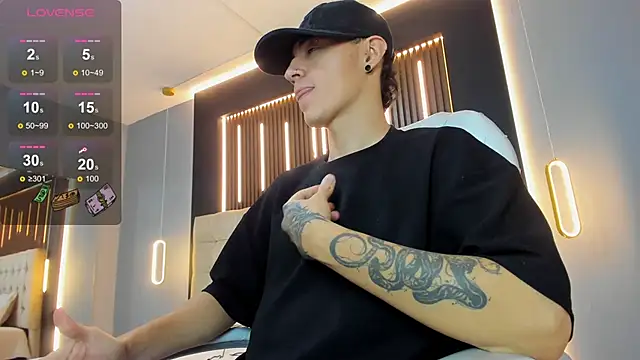 Snapshot of Lobo_17_ chatting on March 2026 08:41:02 AM Lobo 17 online show from March 2026 08:41:02 AM