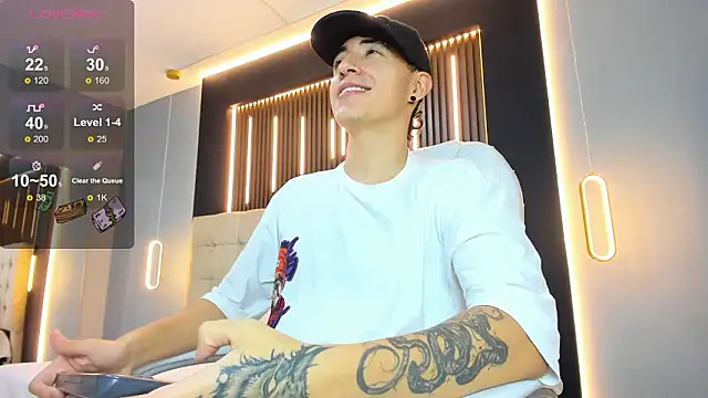 Snapshot of Lobo_17_ chatting on March 2026 03:43:02 AM Lobo 17 online show from March 2026 03:43:02 AM