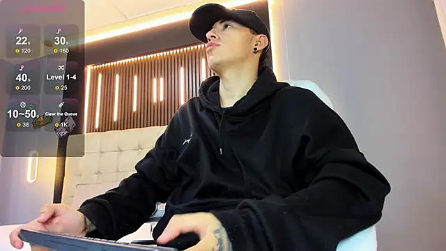 Snapshot of Lobo_17_ chatting on April 2026 03:59:01 AM Lobo 17 online show from April 2026 03:59:01 AM