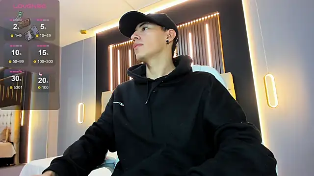 Snapshot of Lobo_17_ chatting on April 2026 03:40:02 AM Lobo 17 online show from April 2026 03:40:02 AM