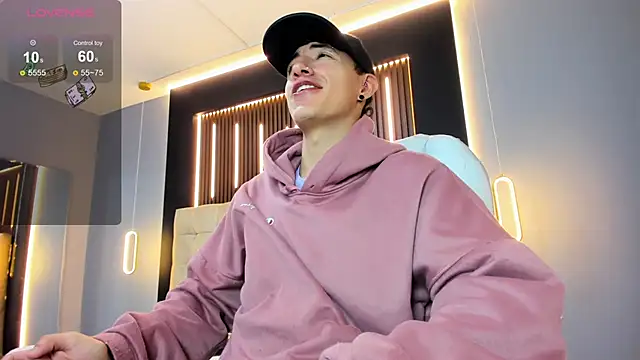 Snapshot of Lobo_17_ chatting on April 2026 03:39:02 AM Lobo 17 online show from April 2026 03:39:02 AM