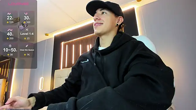 Snapshot of Lobo_17_ chatting on April 2026 03:50:02 AM Lobo 17 online show from April 2026 03:50:02 AM